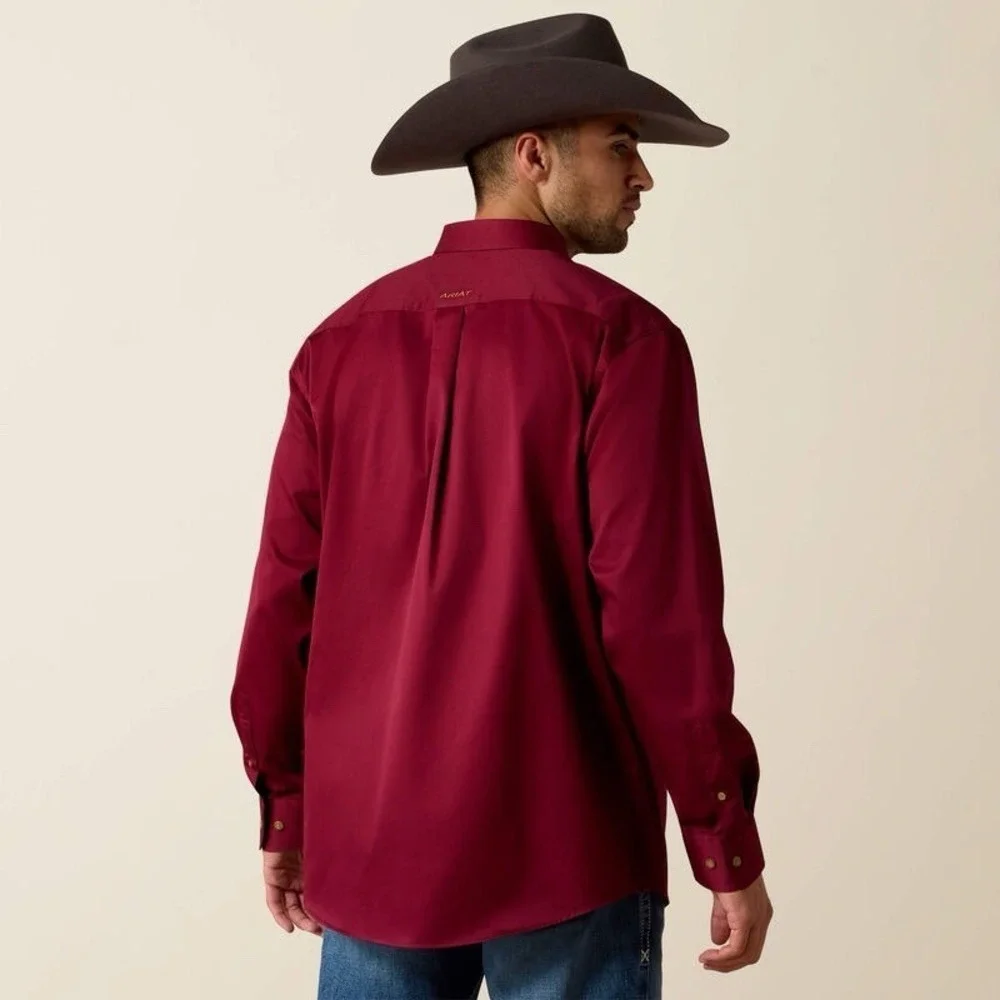 ARIAT Shirt Mens M Burgundy Cotton Twill Classic Fit Button Western Cowboy Rodeo